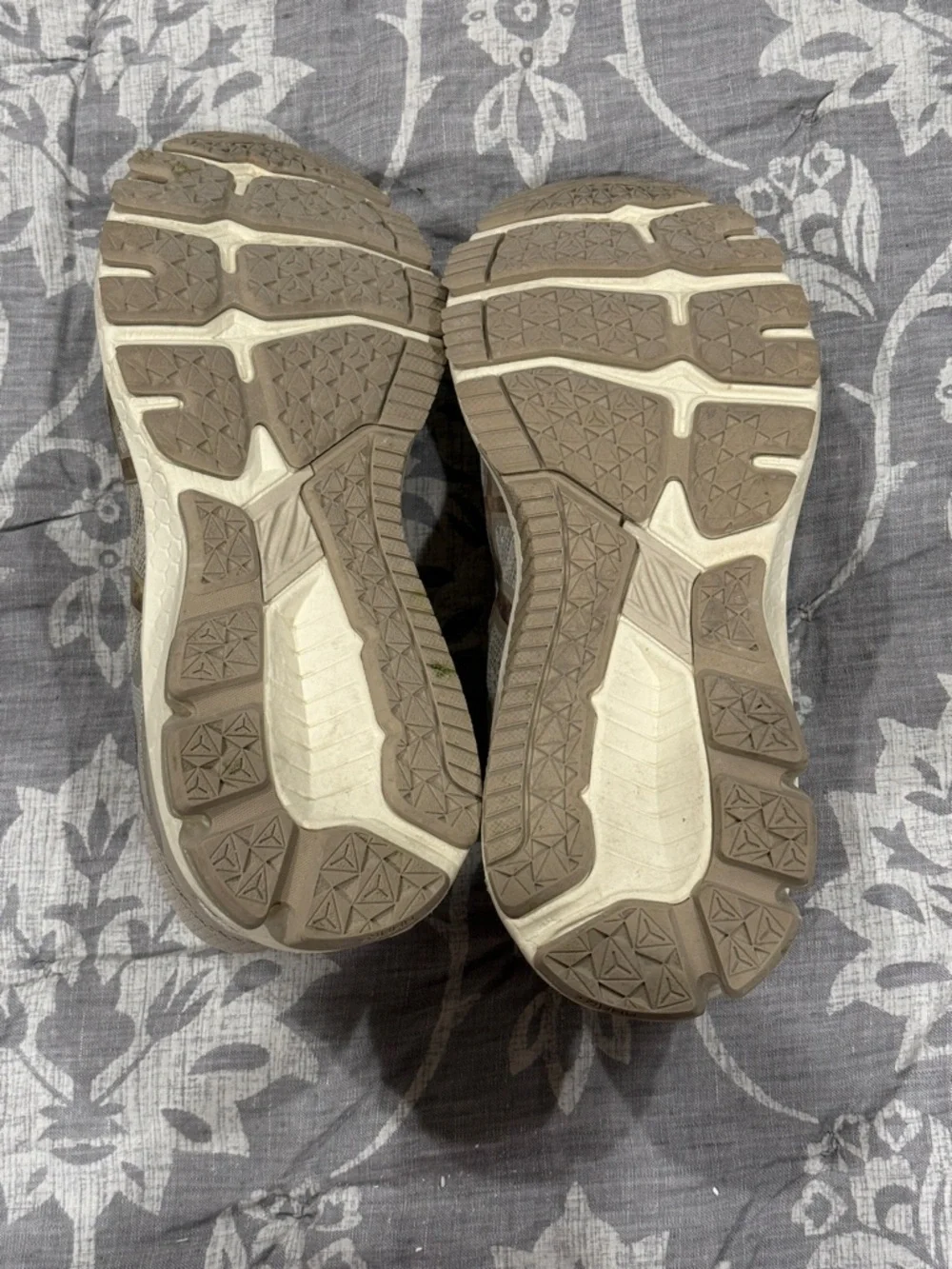 ASICS Neutral Running Shoes in Cream and Tan - Picture 6 of 7